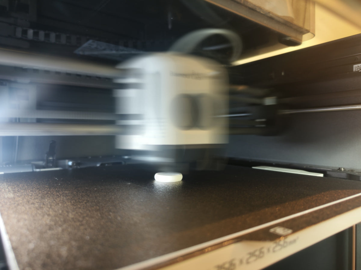 A slow capture picture of a Bambu Lab P1S.